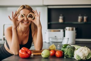 young-sporty-woman-with-pepper-kitchen_1303-24754 young-sporty-woman-with-pepper-kitchen_1303-24754